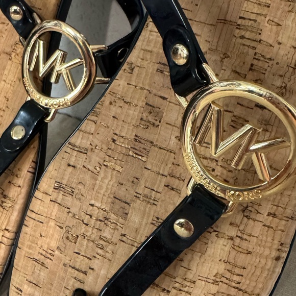 2/for $20 🪩 MICHAEL KORS Women’s Black & Gold Thong Flip Flop Sandals (Size 11) - Picture 4 of 7